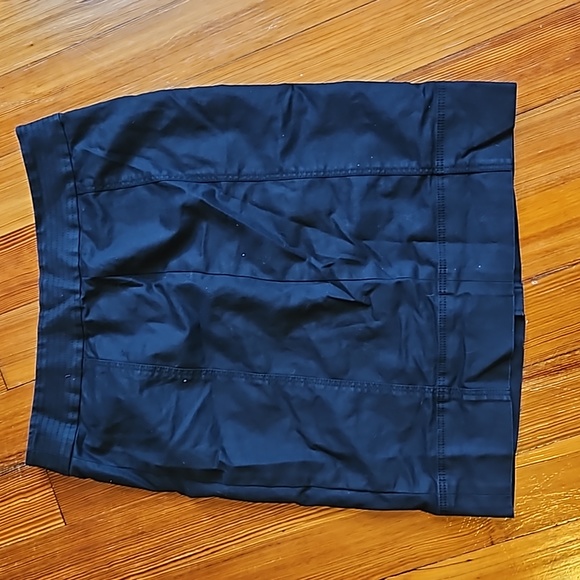 Black midi skirt - Picture 2 of 3